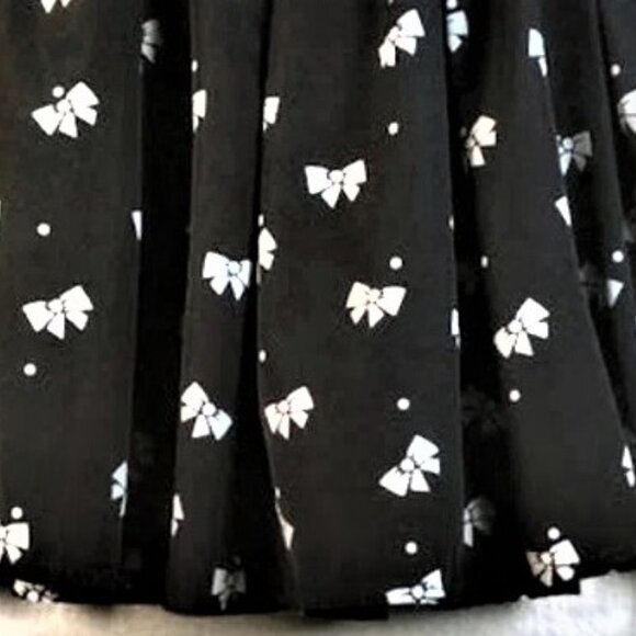 Forever 21 Black and White Skirt with Under Shorts- Size: S - Picture 17 of 17